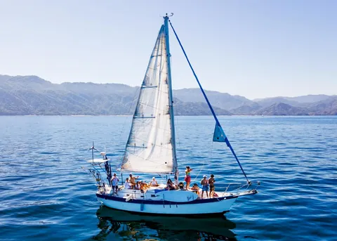 The Irwin 40 with the mountains of the bay behind